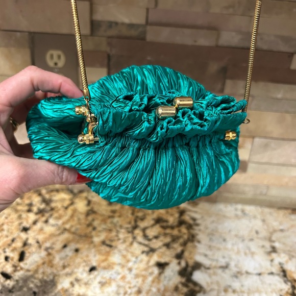 Elegant Green Evening Clutch - Picture 2 of 2